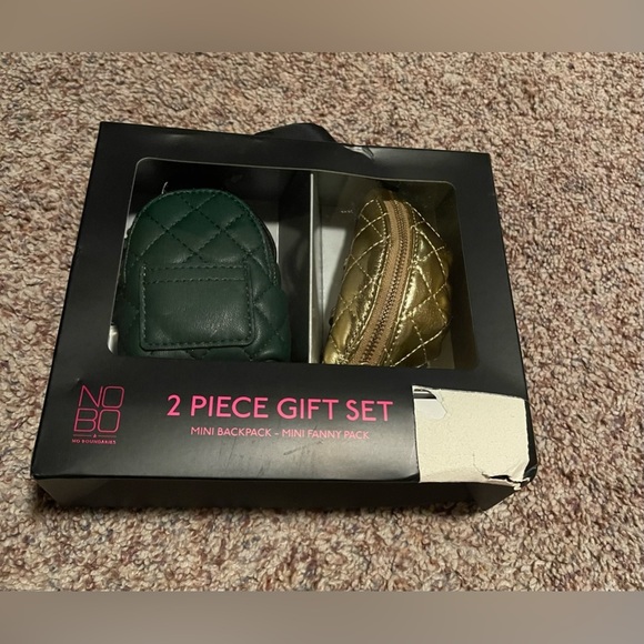 No boundaries 2 Piece Gift Set
One mini backpck and Fanny pack - Picture 1 of 1